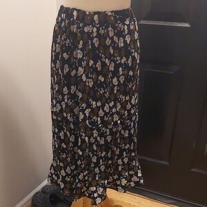 Chic Floral Maxi Skirt in Black and Brown